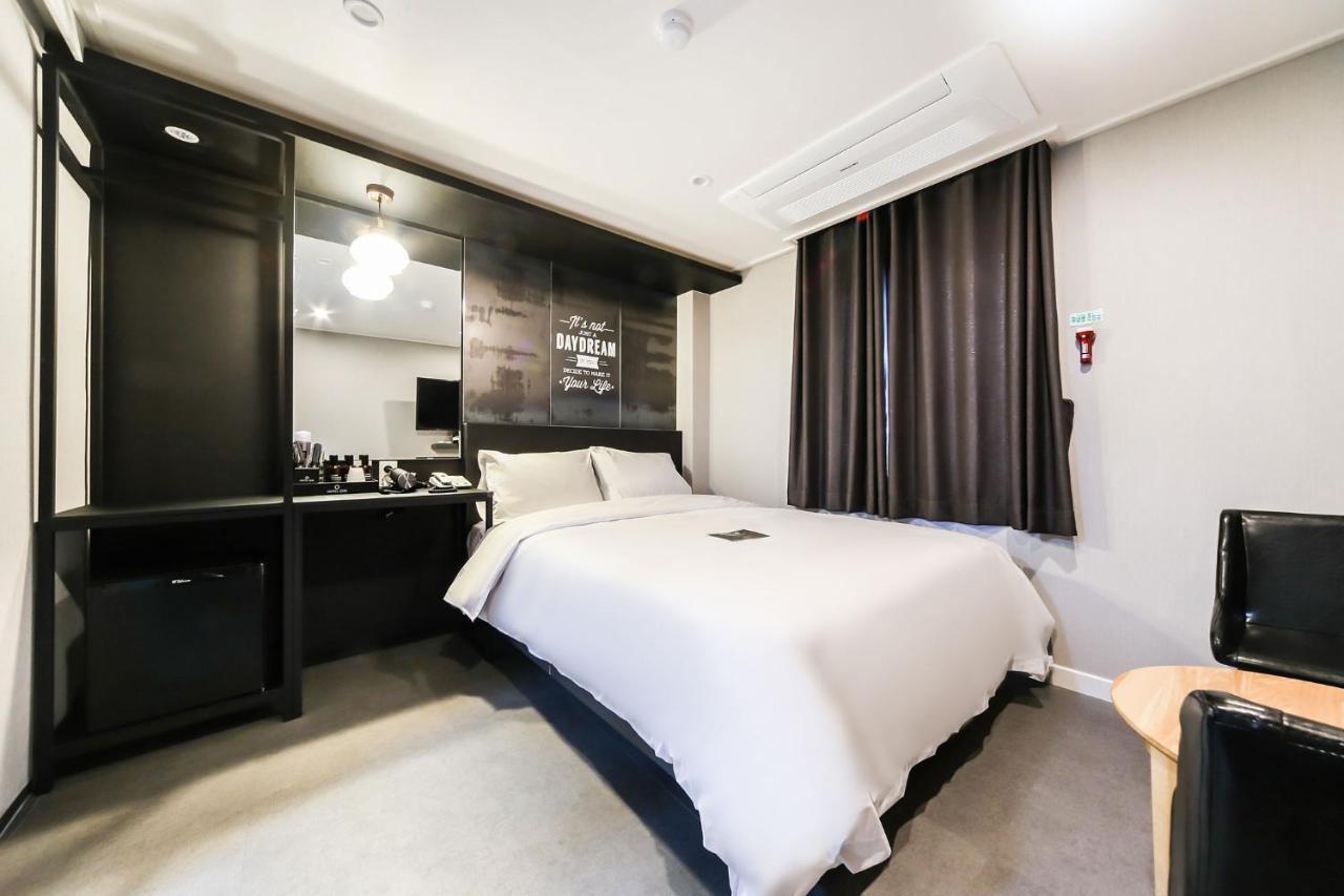 Hotel On Changwon Exterior photo